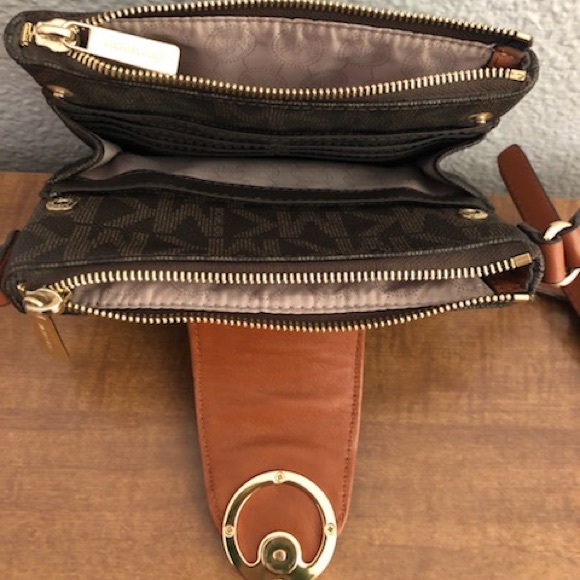 Michael Kors Crossbody bag - Excellent condition!! - Picture 3 of 3